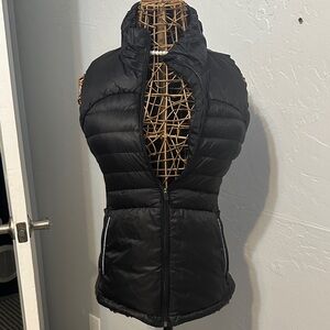 Lululemon size 6 Women's Black Puffer Vest. 4 pocket. Zip front